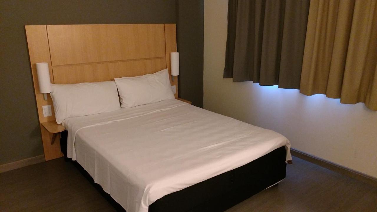 Hotel Ibis Catalão Exterior foto